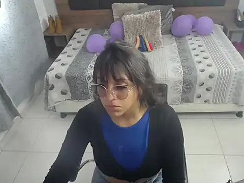 Snapshot of miss_charlott_18 chatting on 13, 4, 2026 miss charlott 18 online show from 13, 4, 2026