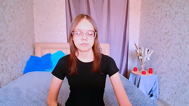 LolliStrawberry online show from 9, 4, 2026