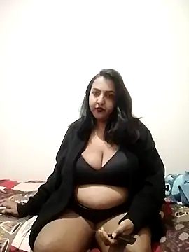 Snapshot of IndianBearxx chatting on 7, 5, 2026 IndianBearxx online show from 7, 5, 2026