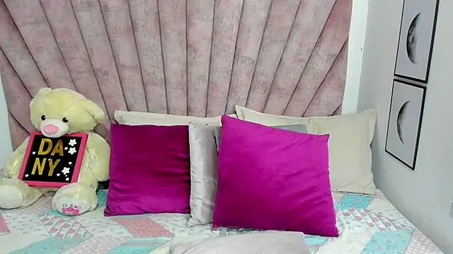 danibellucii  online show from 1, 3, 2026