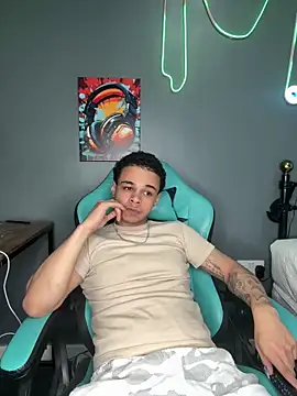 Snapshot of l-laross chatting on 8, 5, 2026 l-laross online show from 8, 5, 2026