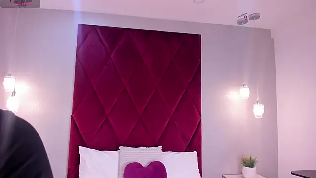 emily clarkk  online show from 10, 4, 2026