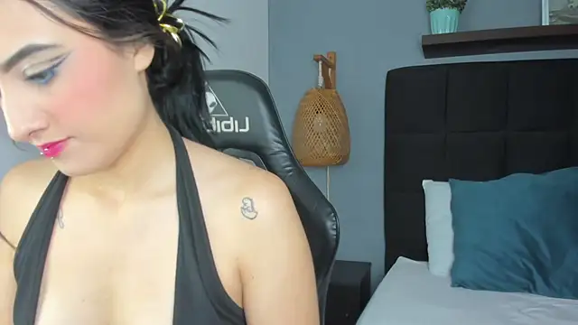 Snapshot of emma_hiltonn_ chatting on 5, 2, 2026 emma hiltonn online show from 5, 2, 2026