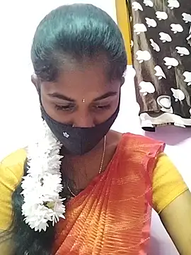 Snapshot of Tamil_Hot_RoyalQueen chatting on 18, 4, 2026 Tamil Hot RoyalQueen online show from 18, 4, 2026