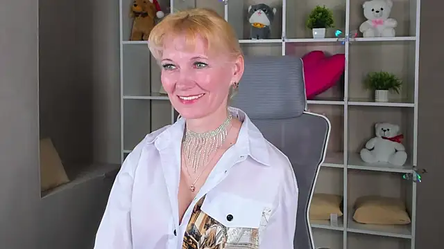 Julie Lucas online show from 6, 4, 2026