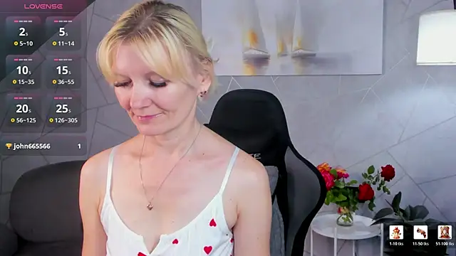 Snapshot of Julie_Lucas chatting on 9, 7, 2026 Julie Lucas online show from 9, 7, 2026
