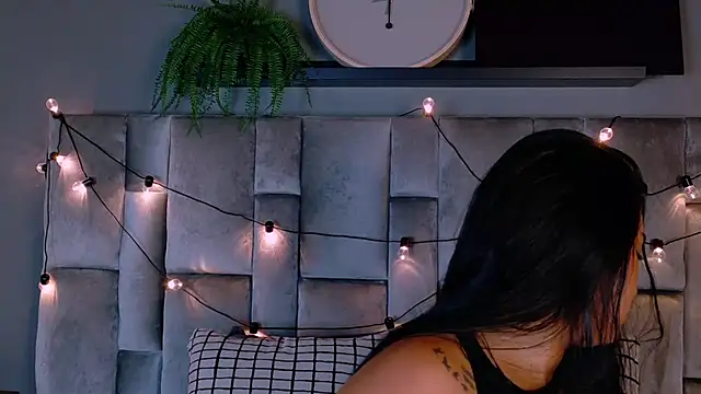 ChloeeMiller   online show from 7, 3, 2026