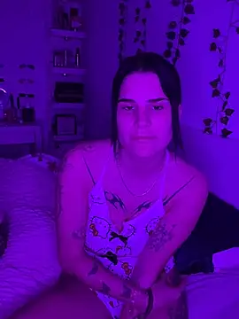 julieeeeee75 online show from 14, 1, 2026