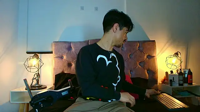 Ethan Briggs  online show from 27, 3, 2026