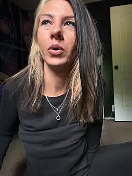 Snapshot of tastemecaroline chatting on 30, 4, 2026 tastemecaroline online show from 30, 4, 2026