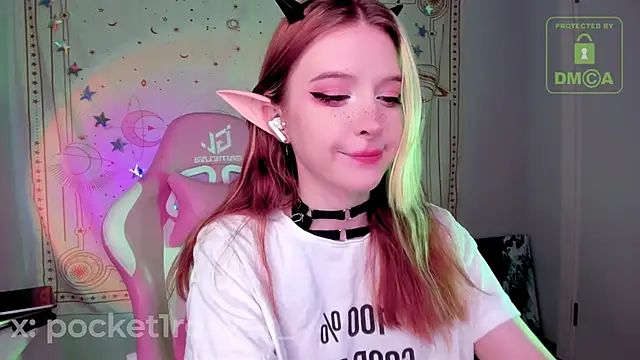 Snapshot of _PocketRocket_ chatting on 23, 10, 2025 PocketRocket online show from 23, 10, 2025