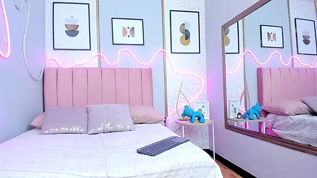 Snapshot of SAMMYLEWISMD chatting on 4, 2, 2026 SAMMYLEWISMD online show from 4, 2, 2026