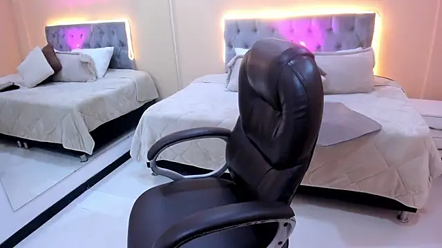 Bela Craxkerr online show from 3, 3, 2026