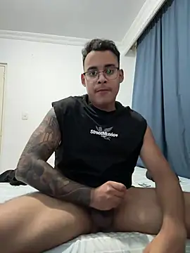 Snapshot of pornooyooo chatting on 24, 3, 2026 pornooyooo online show from 24, 3, 2026