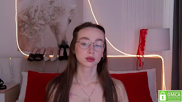 Snapshot of Emily_Simon chatting on 2, 3, 2026 Emily Simon online show from 2, 3, 2026