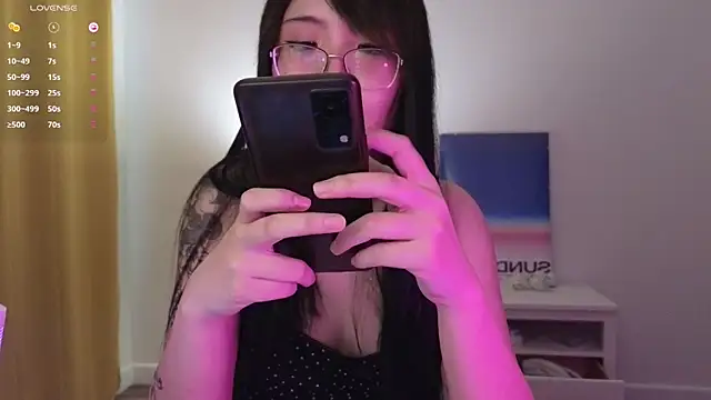 nullgirl online show from 4, 6, 2026