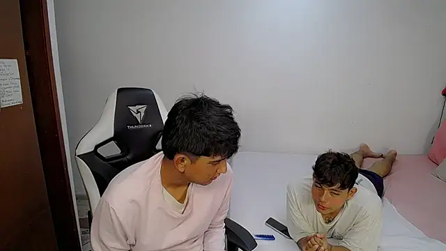 Maxwell boys online show from 25, 2, 2026