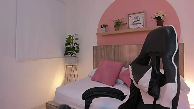 ivette swan online show from 14, 4, 2026