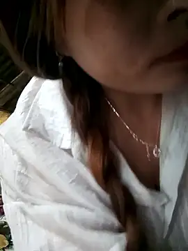 Snapshot of Bling_sexy chatting on 4, 4, 2026 Bling sexy online show from 4, 4, 2026