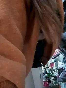 Snapshot of Bling_sexy chatting on 6, 4, 2026 Bling sexy online show from 6, 4, 2026