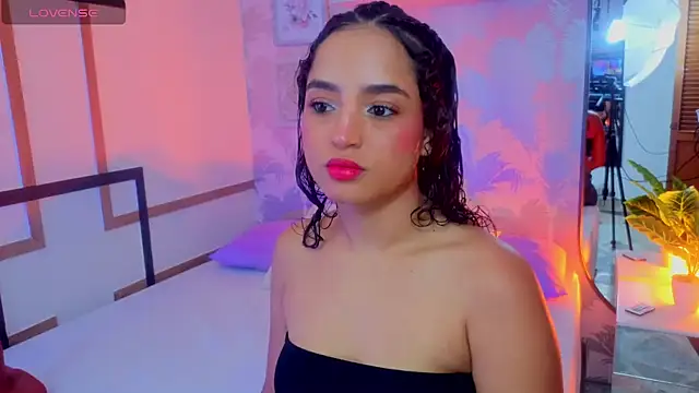 Snapshot of Emma_Thompssonn chatting on 20, 4, 2026 Emma Thompssonn online show from 20, 4, 2026