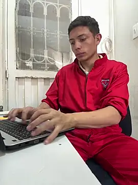 Snapshot of santiObrero chatting on 27, 4, 2026 santiObrero online show from 27, 4, 2026