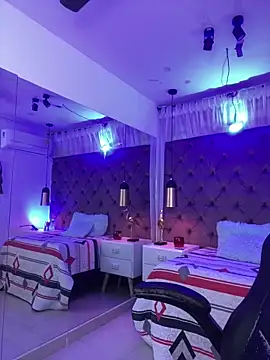 Snapshot of Auri__ chatting on 8, 5, 2026 Auri online show from 8, 5, 2026