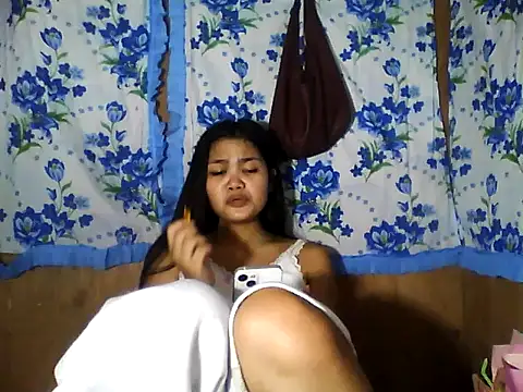 PinaySkinnyJust18 online show from 13, 5, 2026