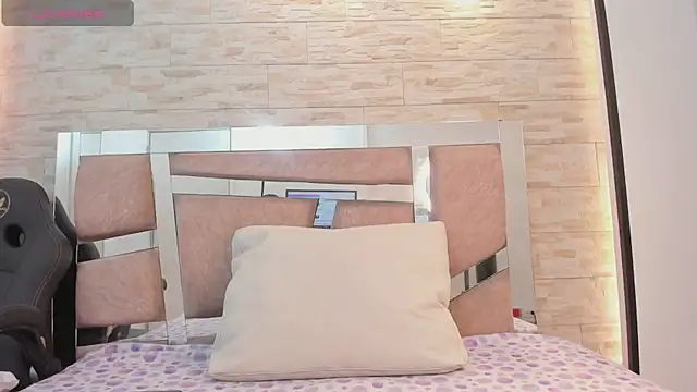 kendall grace online show from 23, 4, 2026