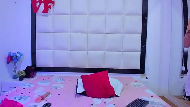 Catalinna 03 online show from 18, 4, 2026