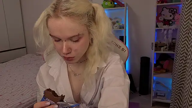 Snapshot of Mia_WaterFall chatting on 6, 3, 2026 Mia WaterFall online show from 6, 3, 2026