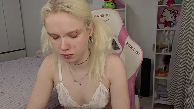 Snapshot of Mia_WaterFall chatting on 7, 3, 2026 Mia WaterFall online show from 7, 3, 2026