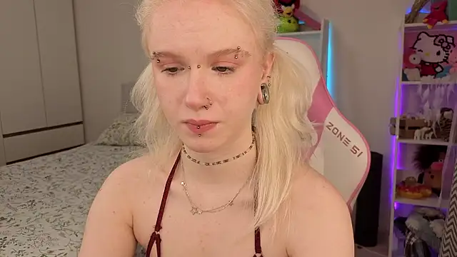 Snapshot of Mia_WaterFall chatting on 13, 3, 2026 Mia WaterFall online show from 13, 3, 2026