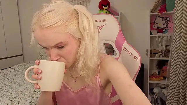 Snapshot of Mia_WaterFall chatting on 15, 3, 2026 Mia WaterFall online show from 15, 3, 2026