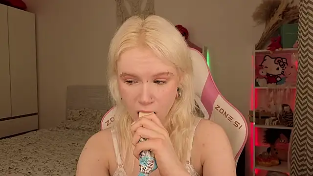 Snapshot of Mia_WaterFall chatting on 17, 3, 2026 Mia WaterFall online show from 17, 3, 2026