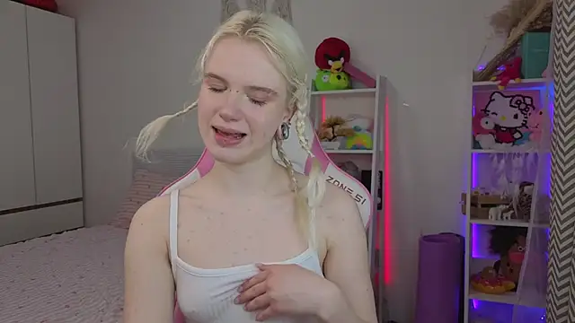 Snapshot of Mia_WaterFall chatting on 7, 4, 2026 Mia WaterFall online show from 7, 4, 2026