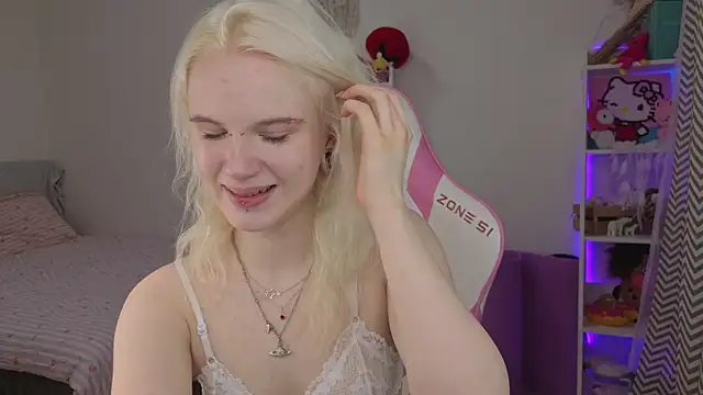 Snapshot of Mia_WaterFall chatting on 10, 4, 2026 Mia WaterFall online show from 10, 4, 2026