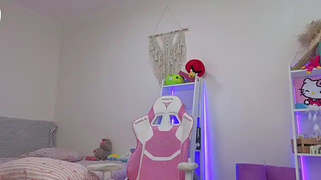 Snapshot of Mia_WaterFall chatting on 11, 4, 2026 Mia WaterFall online show from 11, 4, 2026