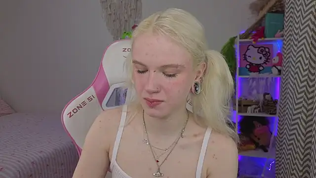 Snapshot of Mia_WaterFall chatting on 14, 4, 2026 Mia WaterFall online show from 14, 4, 2026