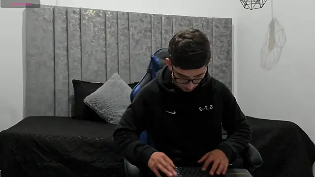 Calvin Hunter online show from 9, 4, 2026