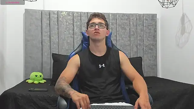 Snapshot of Calvin_Hunter chatting on 22, 7, 2026 Calvin Hunter online show from 22, 7, 2026