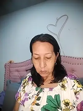 Snapshot of RosseLaure chatting on 5, 3, 2026 RosseLaure online show from 5, 3, 2026