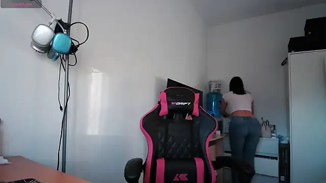 Yulian Milf online show from 28, 3, 2026