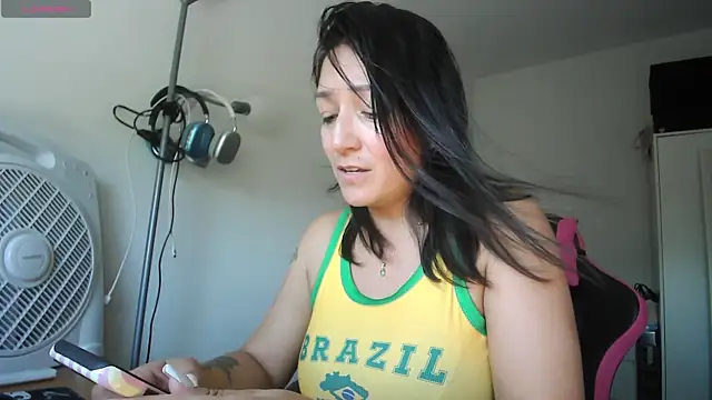 Snapshot of Yulian_Milf chatting on 25, 6, 2026 Yulian Milf online show from 25, 6, 2026