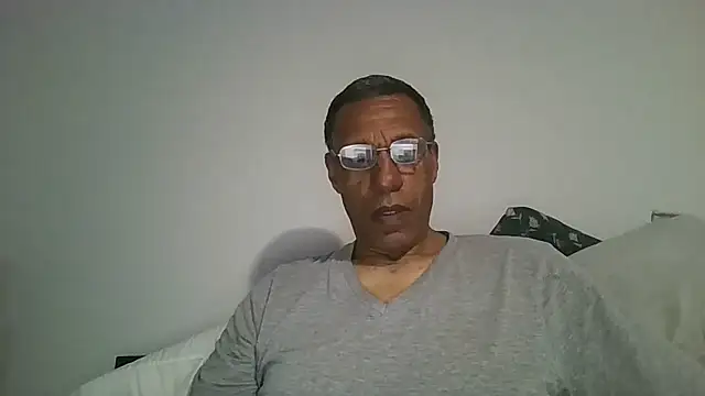 swimmer2496 online show from 15, 4, 2026