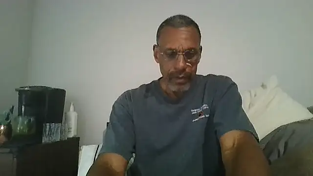swimmer2496 online show from 10, 7, 2026