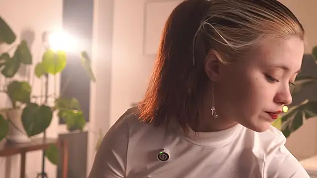 Snapshot of EleniRoeber chatting on 27, 2, 2026 EleniRoeber online show from 27, 2, 2026