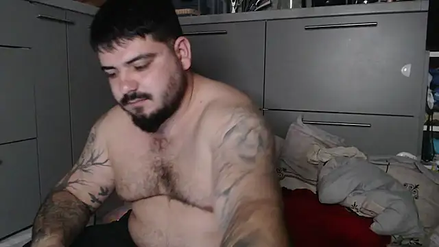 Snapshot of HiddendesireXO01 chatting on 1, 3, 2026 HiddendesireXO01 online show from 1, 3, 2026