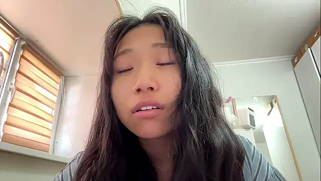 SweetMiaXO online show from 27, 7, 2026