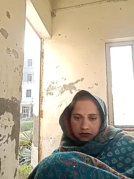 Cute-karisma1234 online show from 1, 3, 2026